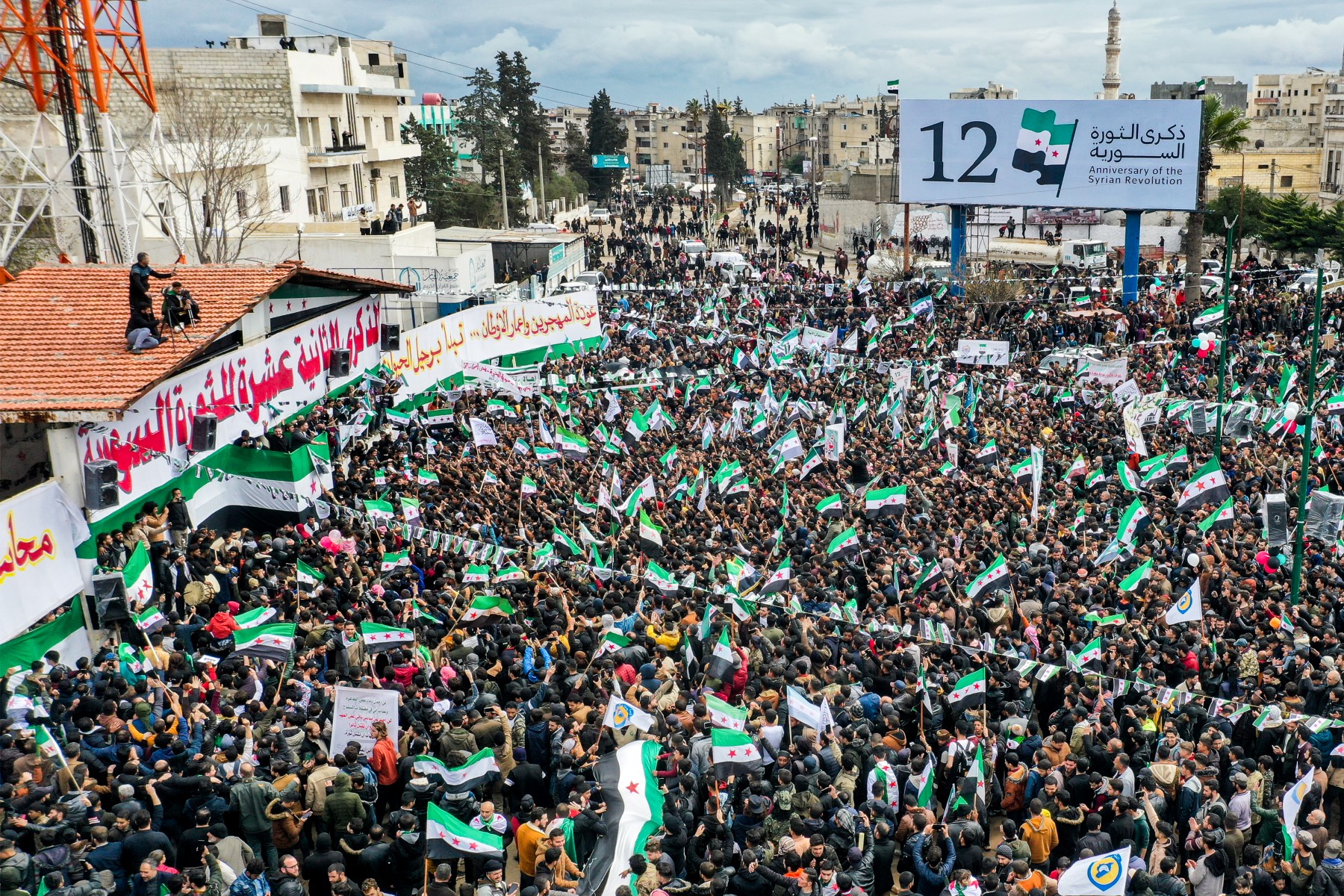 Des Syriens manifestent pour le 12e anniversaire du soulèvement antirégime