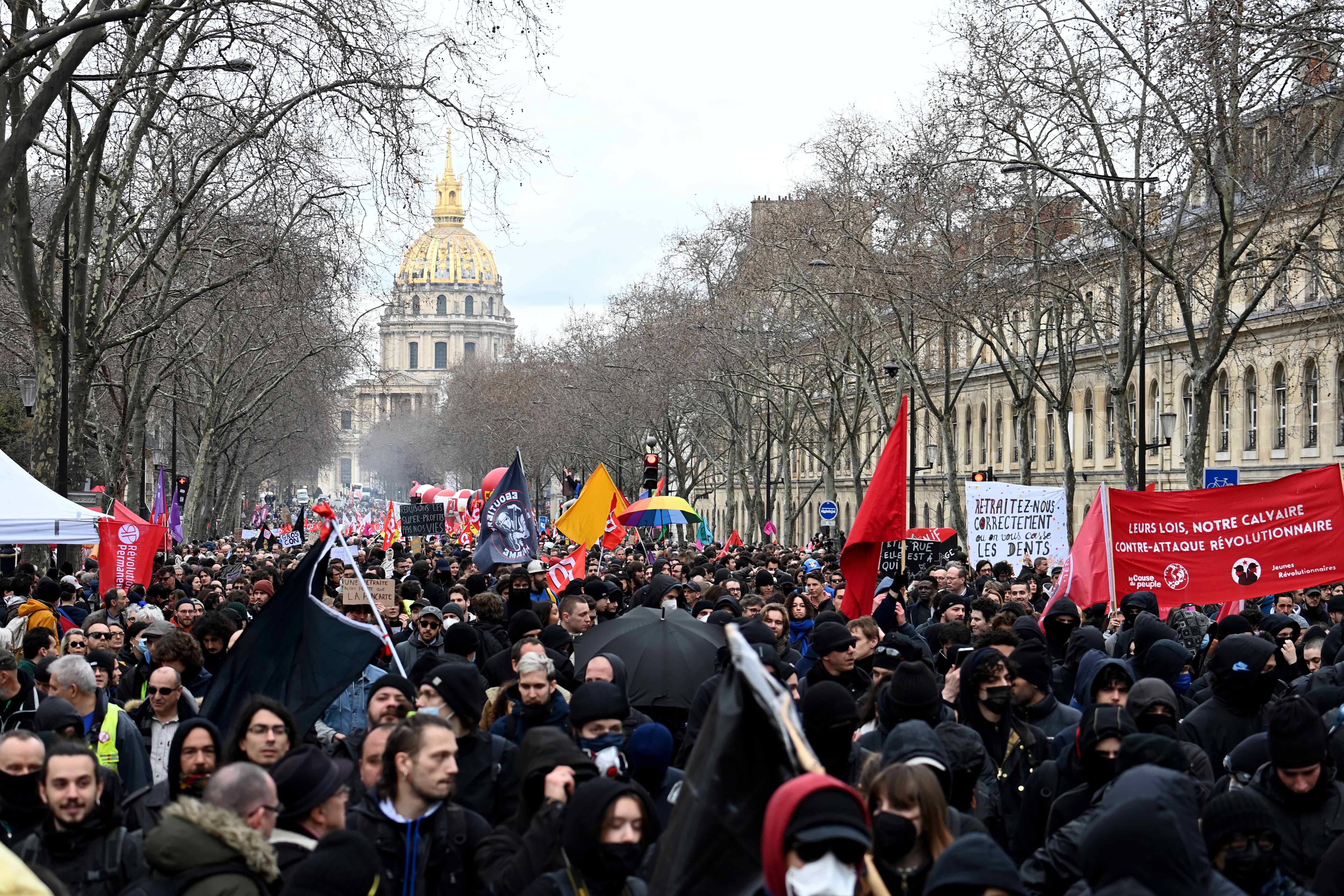 A Paris, les touristes partagés entre soutien et critique des manifestants