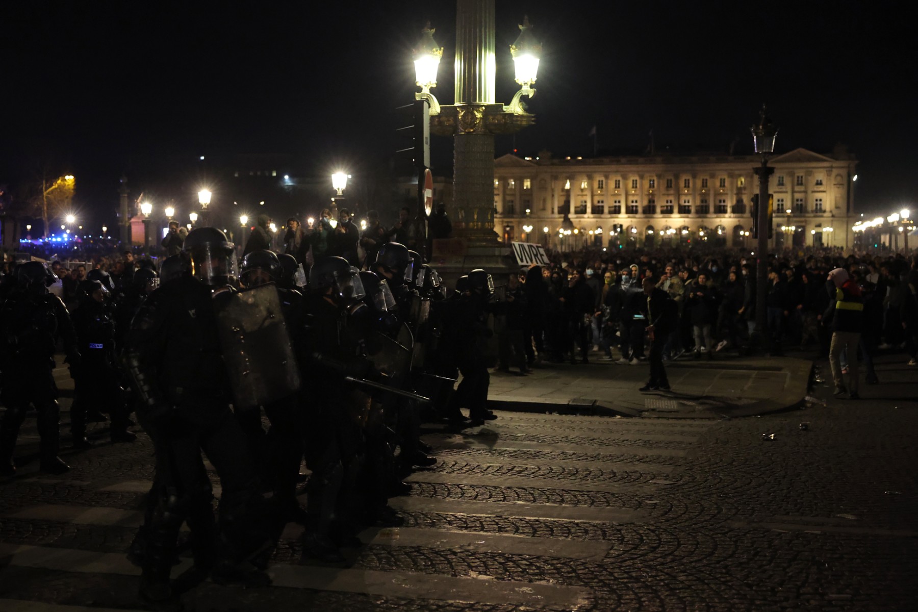 Retraites: Plusieurs milliers de manifestants en France et quelques tensions