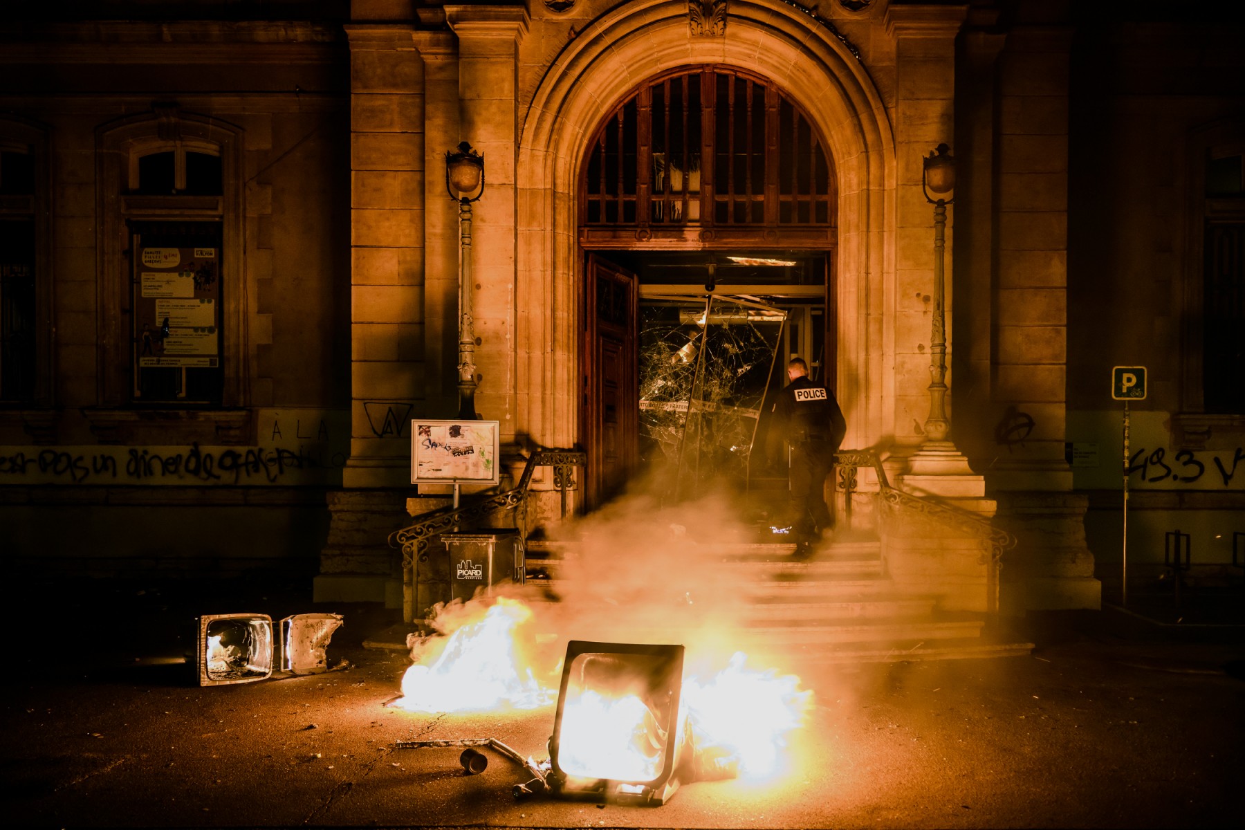 Retraites: Une mairie de Lyon «vandalisée», 36 interpellations