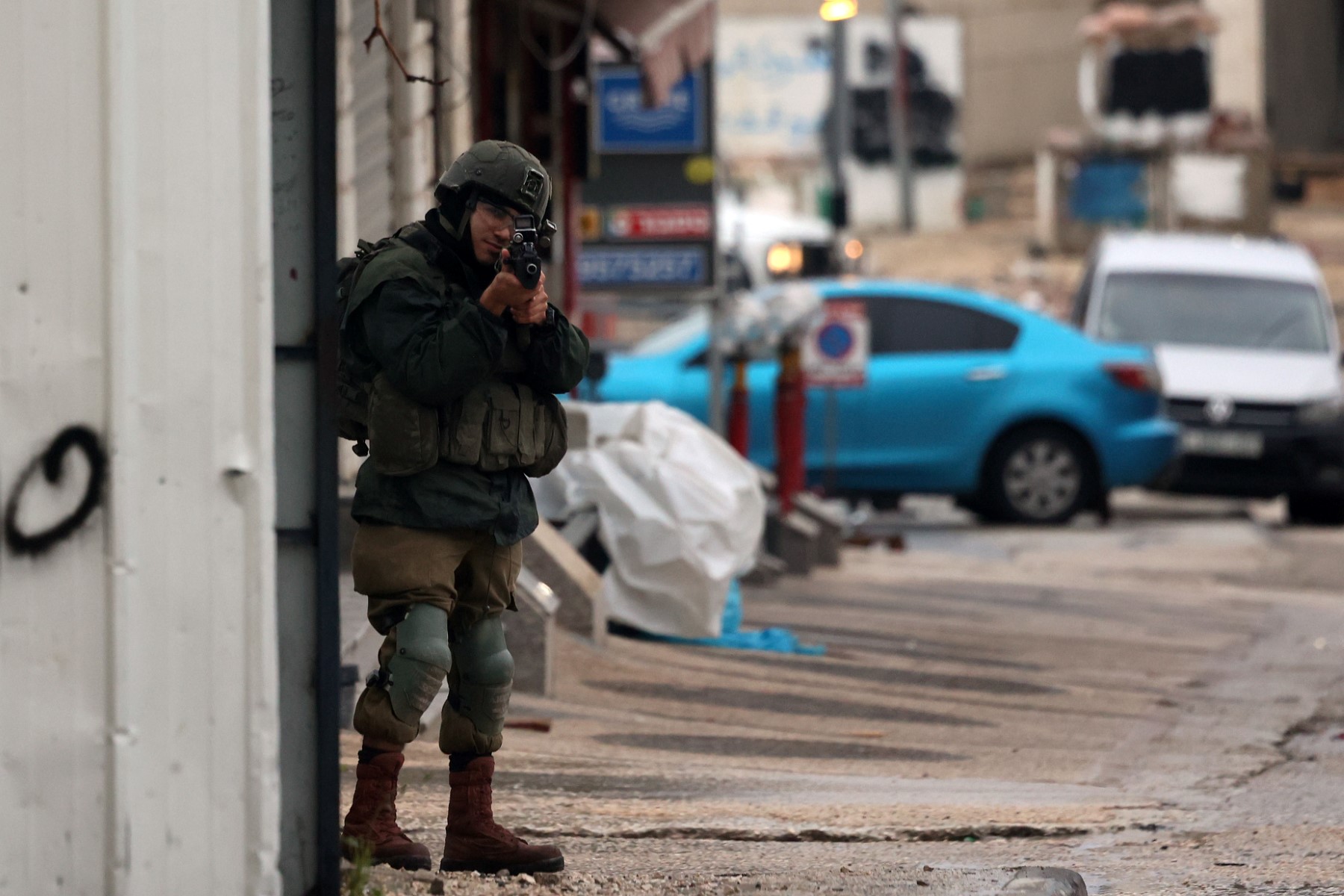 Deux Israéliens blessés par balles, dont un grièvement, en Cisjordanie