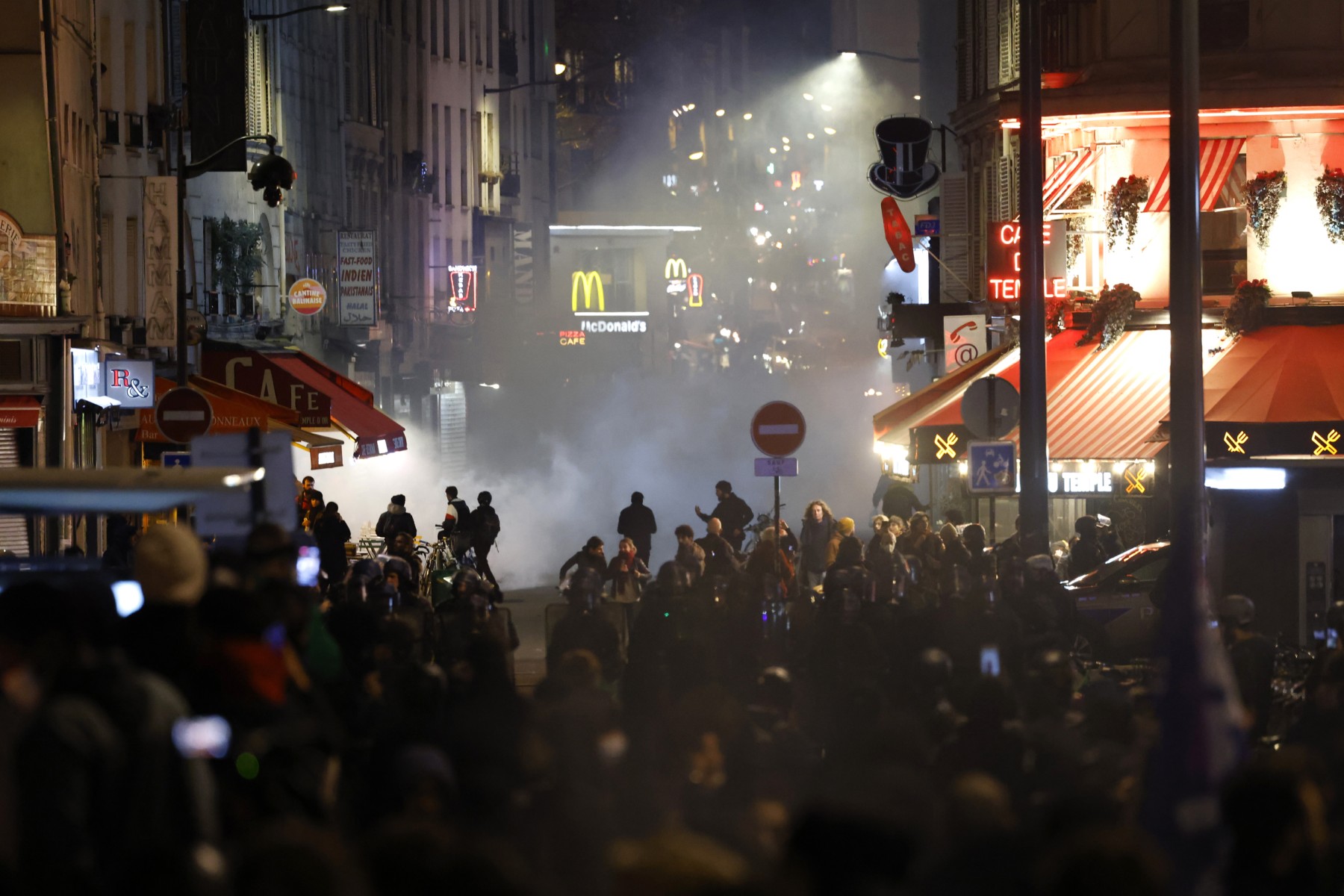 Au tribunal, les manifestants, le feu de poubelle et la relaxe