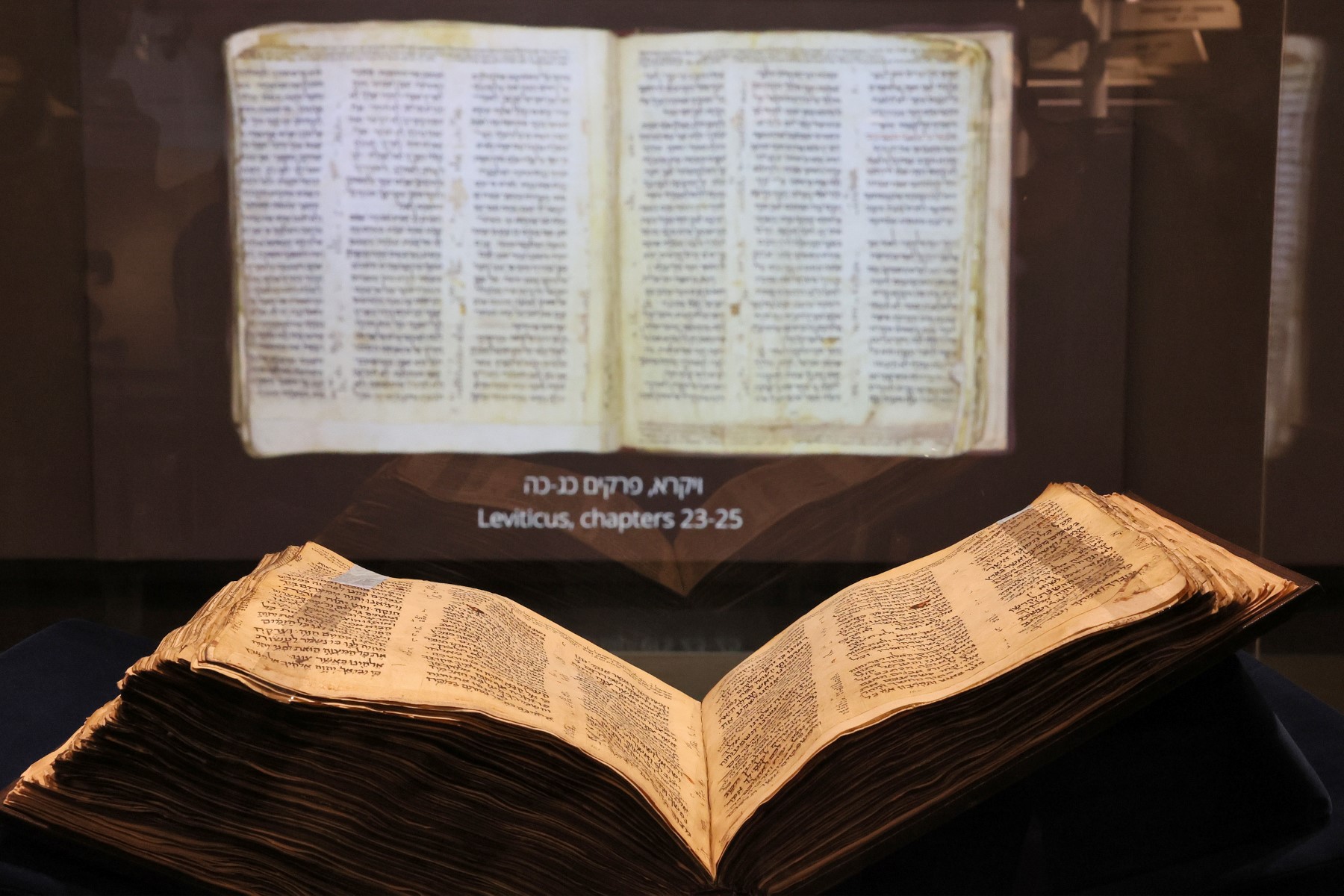 La plus ancienne bible hébraïque connue s'expose en Israël