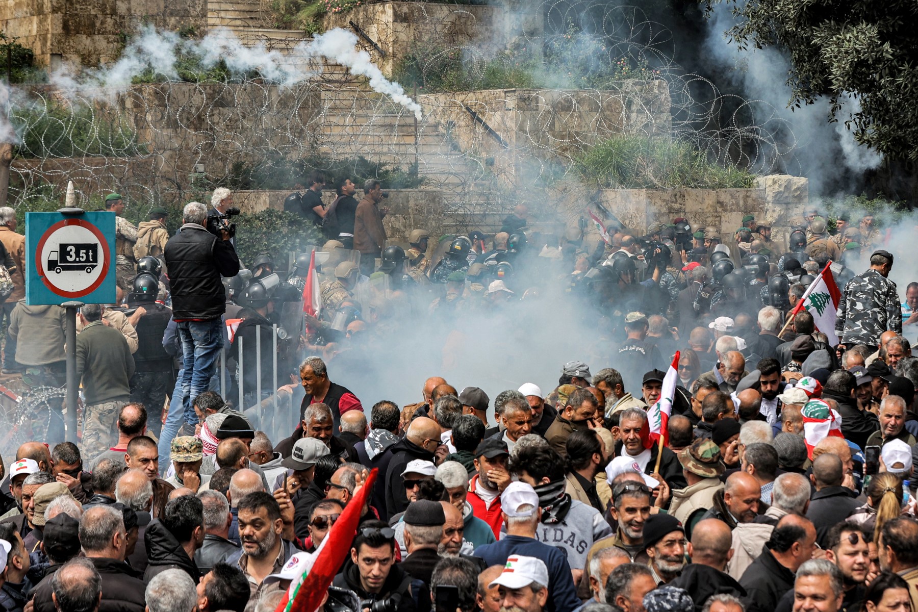 Des militaires retraités «affamés» protestent contre l'élite politique «corrompue» du Liban