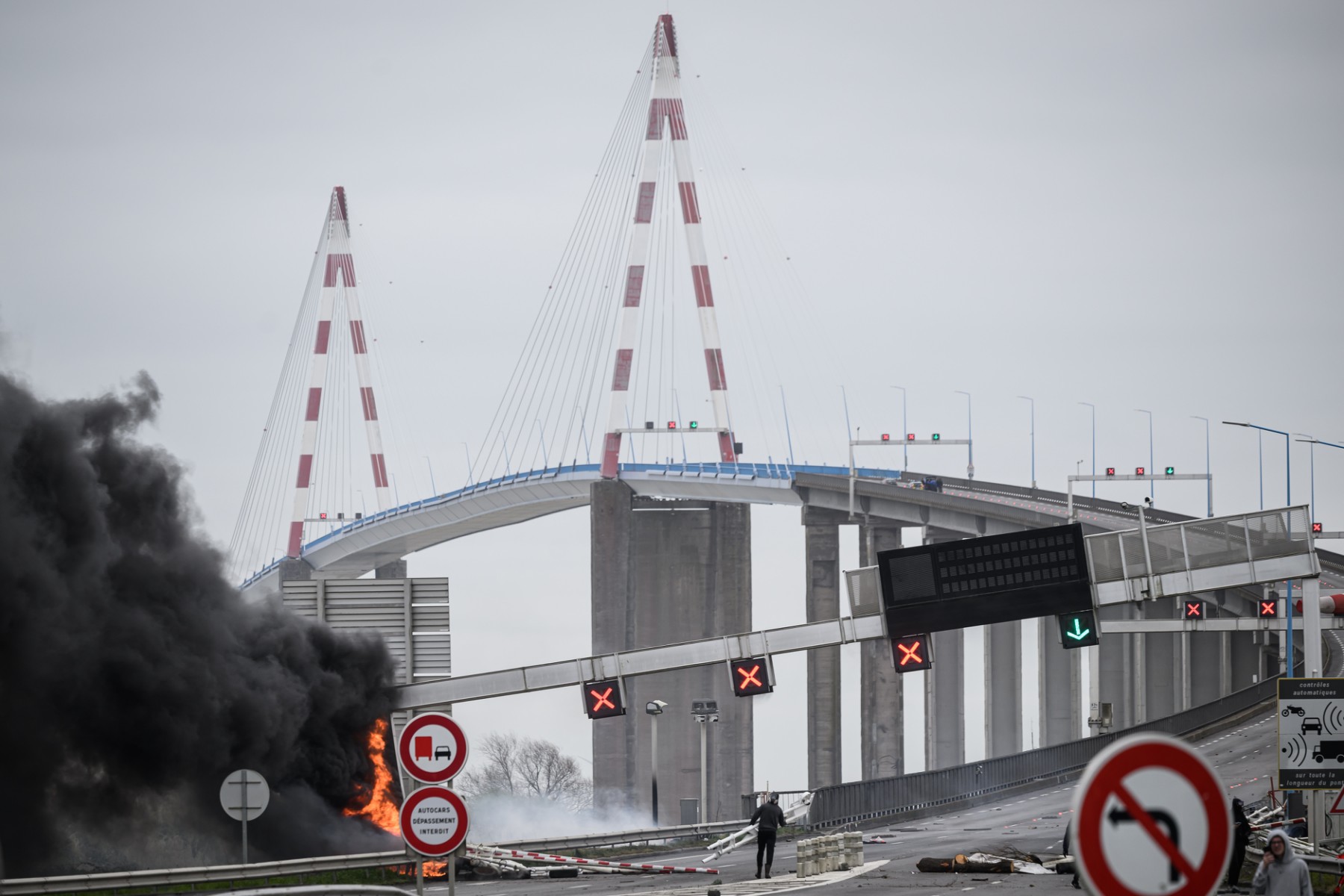 Nouvelles actions de blocage à travers la France pour protester contre la réforme des retraites