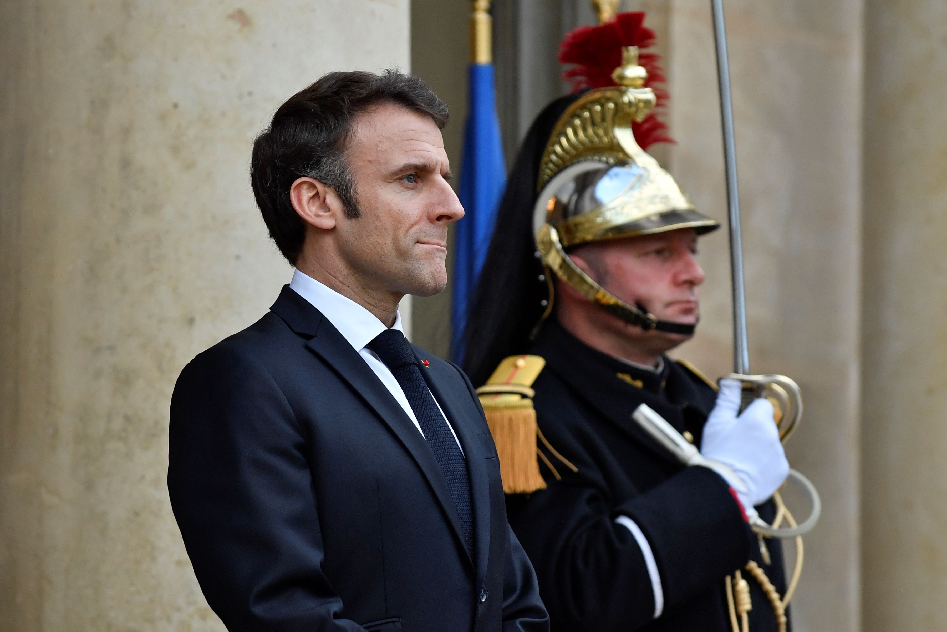 Macron «à disposition des syndicats», mais sans remettre en cause la réforme des retraites