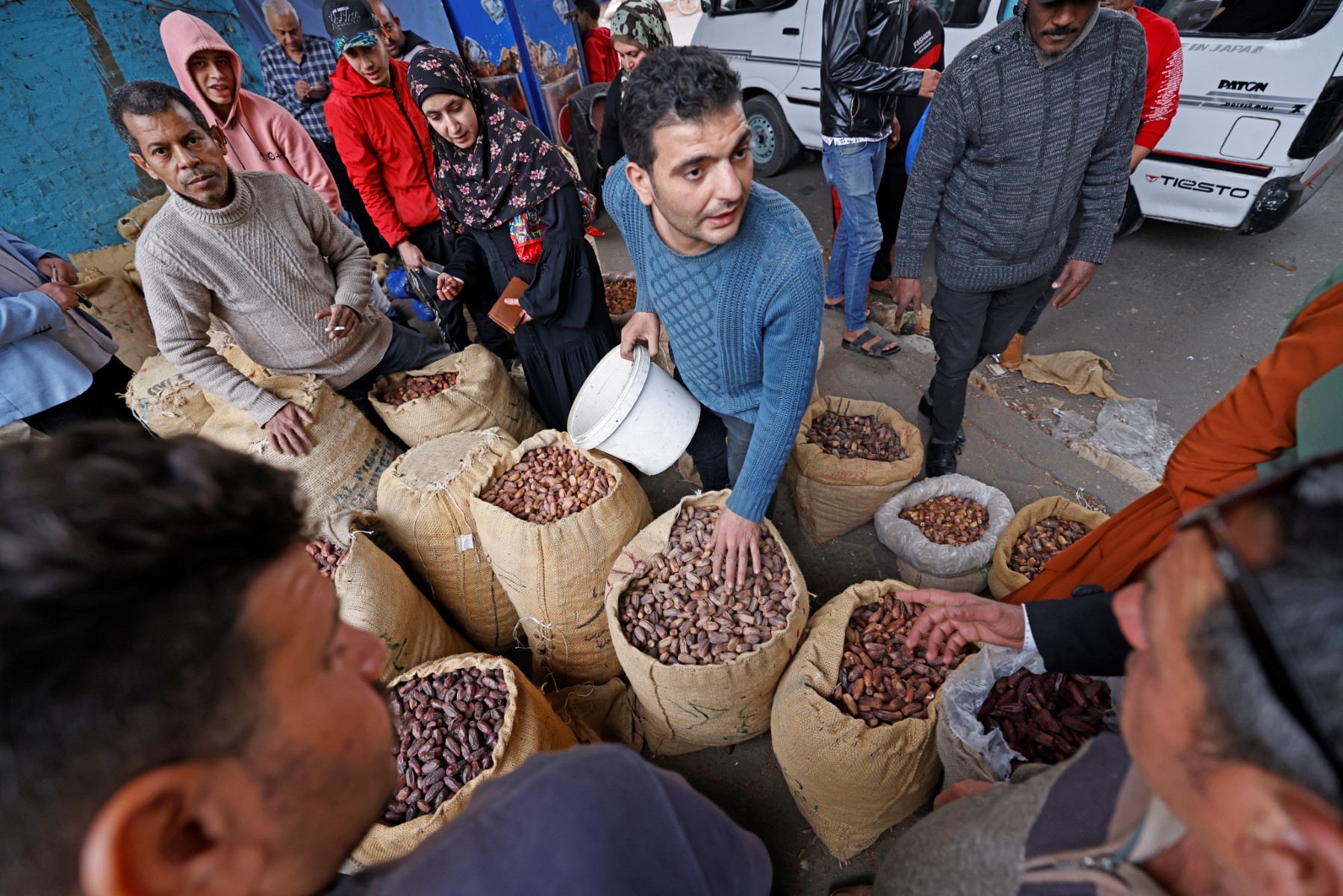 En Egypte, les bons samaritains du ramadan obligés de se serrer la ceinture
