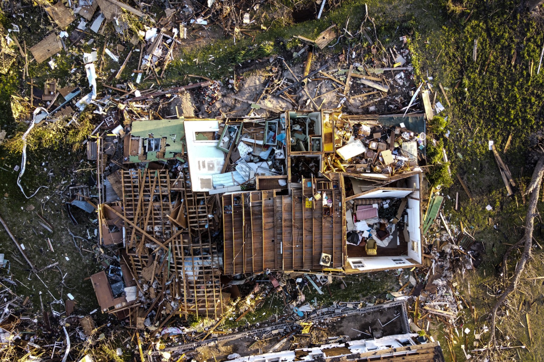 Dans le Mississippi, l'aide afflue après les tornades dévastatrices