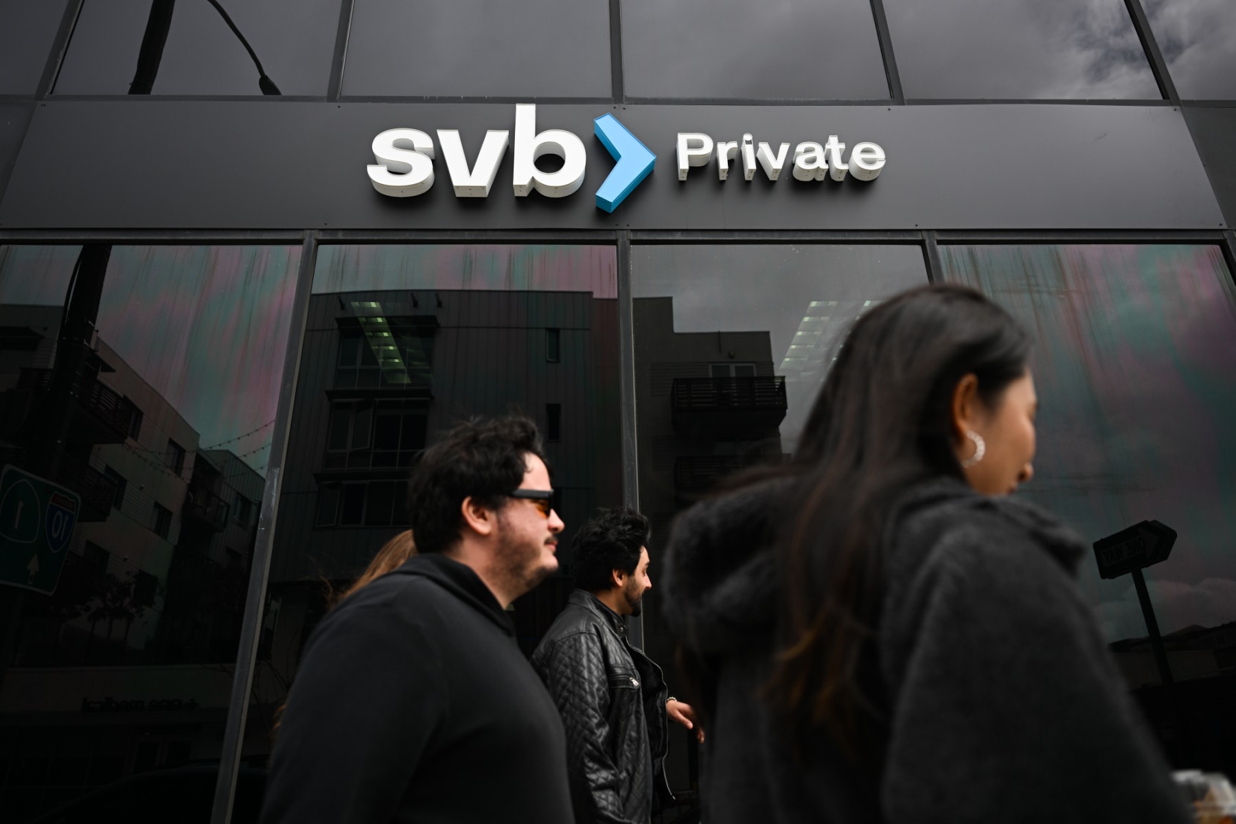 La banque américaine en faillite SVB rachetée par un autre établissement régional, First Citizens