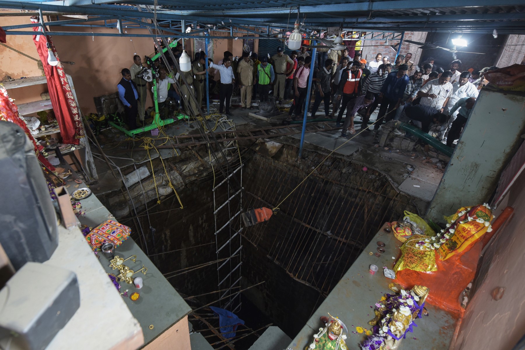 Inde: le bilan de l'effondrement d'un temple est passé à 35 morts