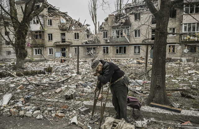 Ukraine: Deux tués, huit blessés dans des frappes à Kramatorsk
