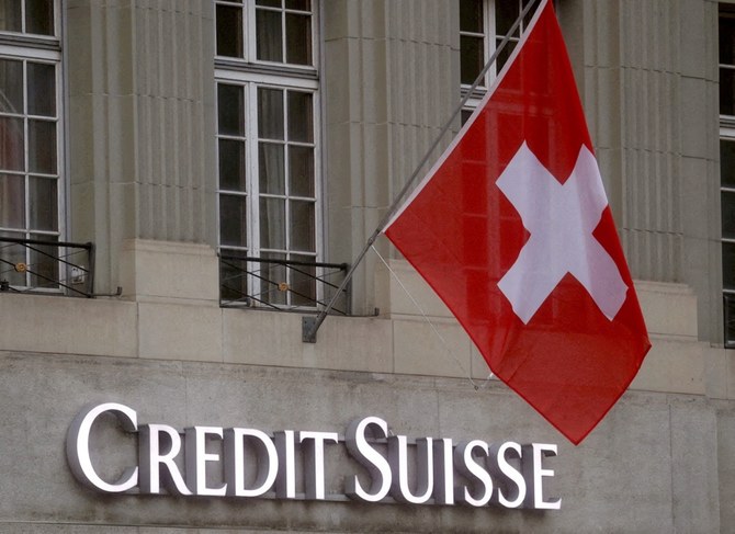 La banque UBS poussée à racheter Credit Suisse et éviter une débâcle