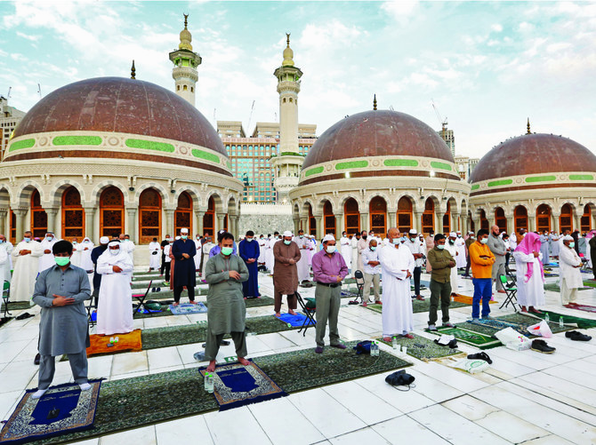 Les Saoudiens accueillent le ramadan, une période sacrée pour le monde musulman