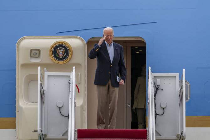 Biden refuse tout commentaire sur l'inculpation de Trump