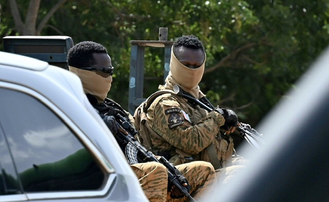 Burkina: Une ONG accuse l'armée et ses supplétifs «d'exécutions» d'au moins 21 civils et de «torture»