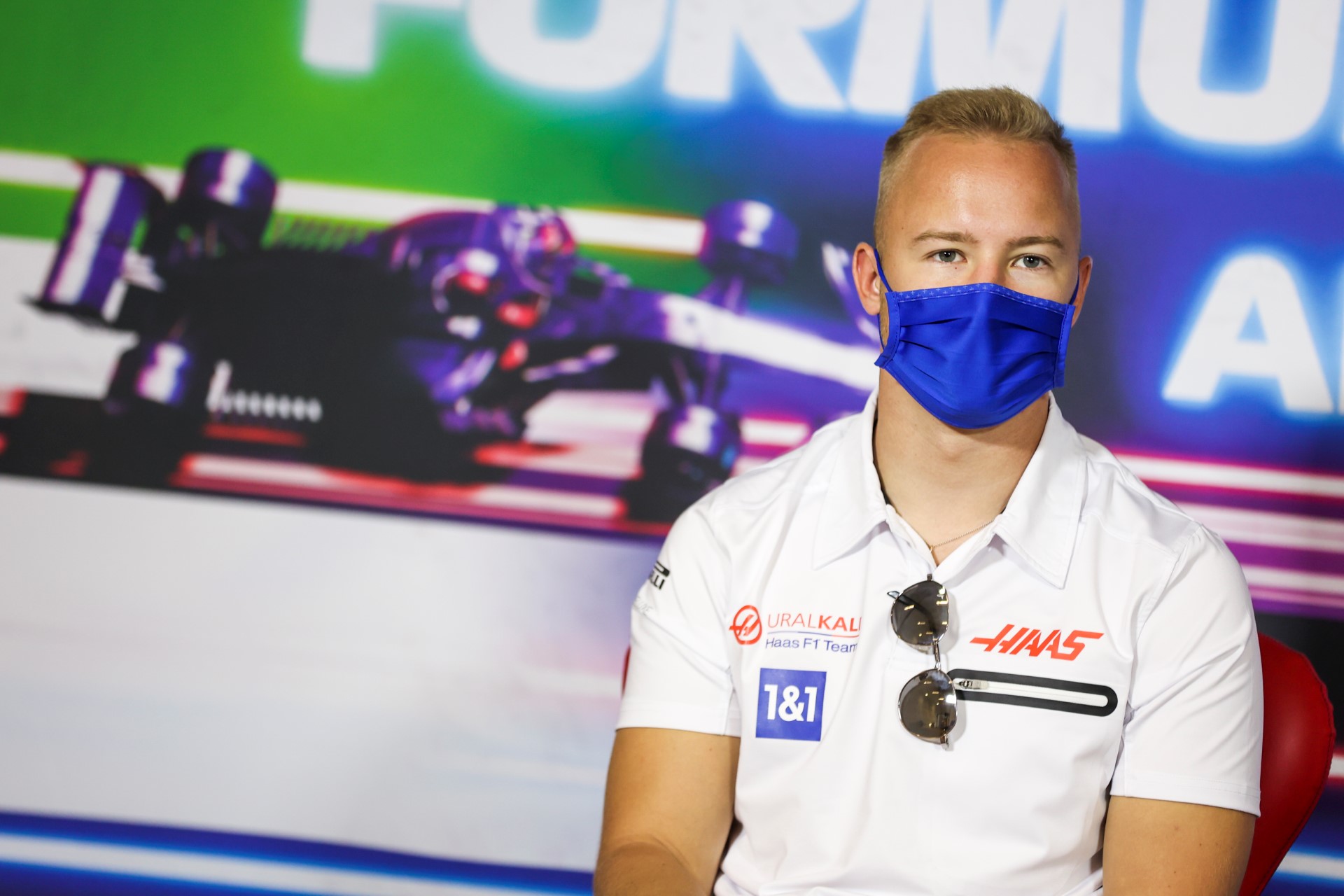 Le pilote russe de Haas, Nikita Mazepin, donne une conférence de presse avant le Grand Prix de Formule 1 d'Abu Dhabi, au circuit Yas Marina, le 9 décembre 2021. (Photo : Antonin Vincent / Pool / AFP)