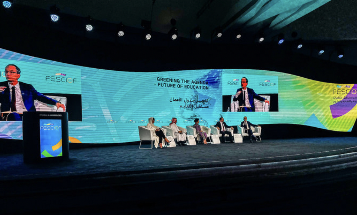 Une table ronde, intitulée «Greening the Agenda: L'avenir de l'éducation», a été animée par Rawan Radwan, journaliste à Arab News (Abdelrahmane ben Chalhoub).