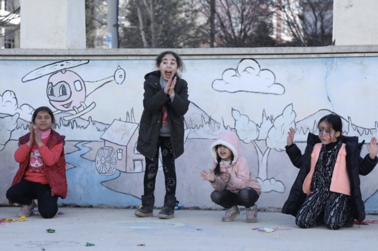 Les enfants syriens et turcs craignent que «le monde ne bascule à nouveau»
