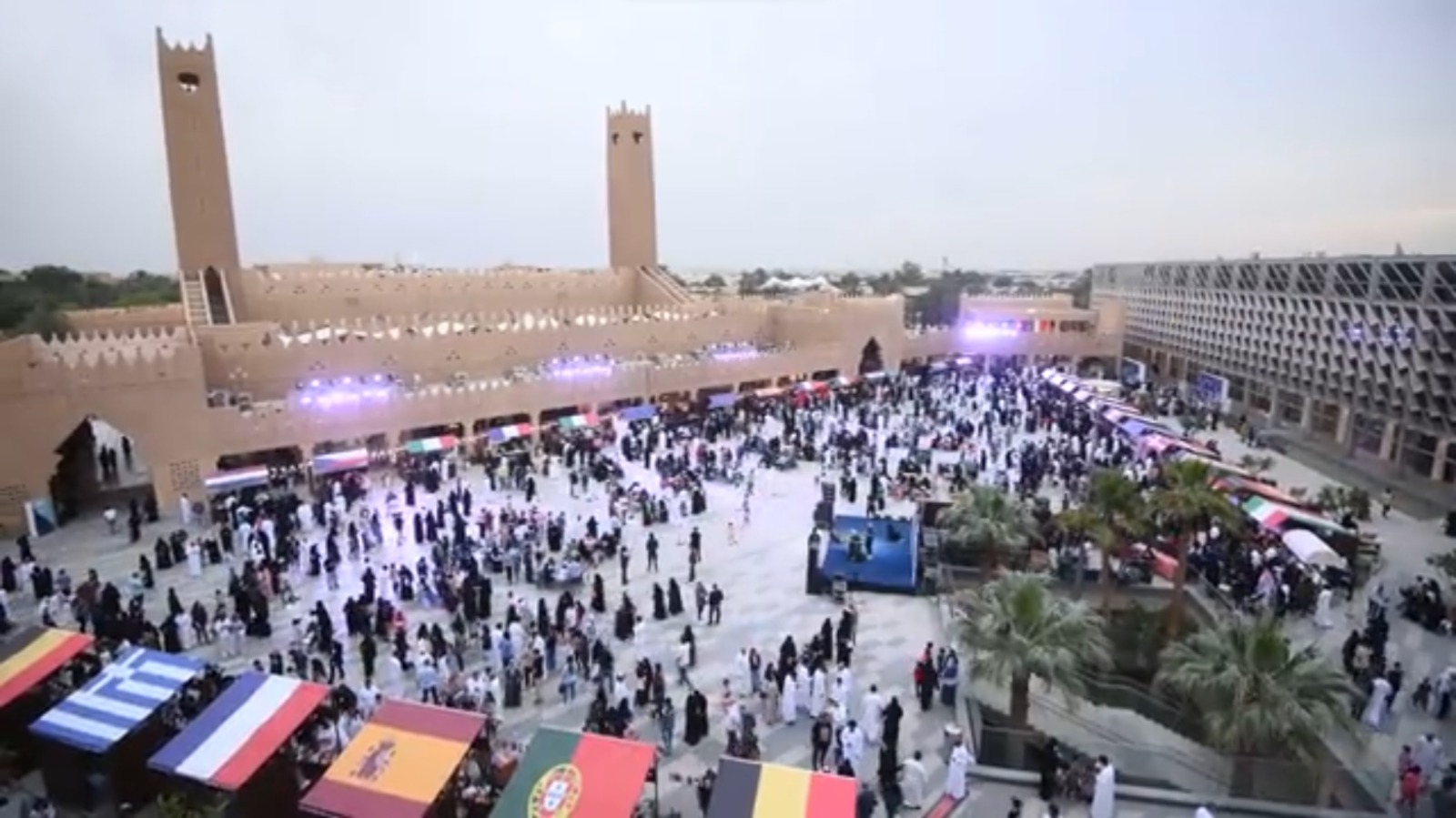 Vue du Festival européen de la Gastronomie en Arabie saoudite, Riyad , Place Kindy (capture d’écran, Twitter @EUintheGCC)