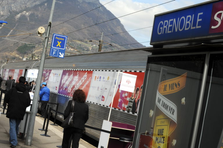 Accident de bus en Isère : 14 blessés, dont deux grièvement
