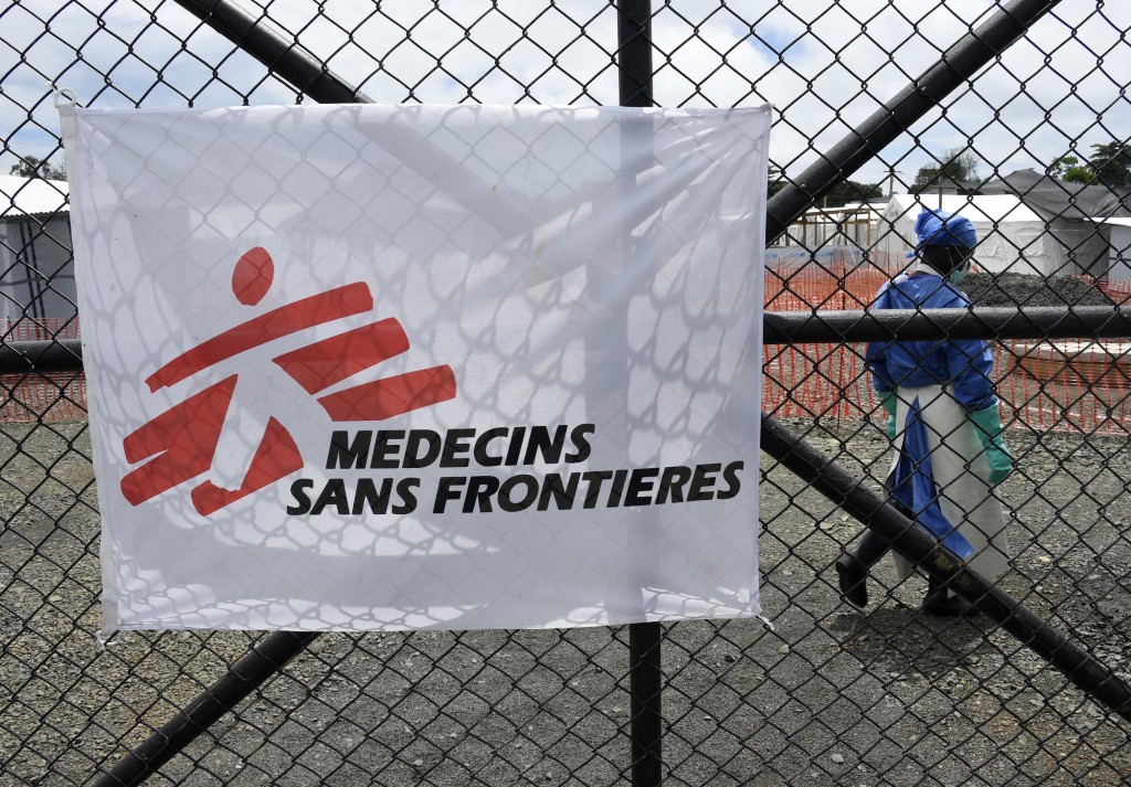Des migrants expulsés d'Algérie «abandonnés» dans le désert nigérien, dénonce MSF