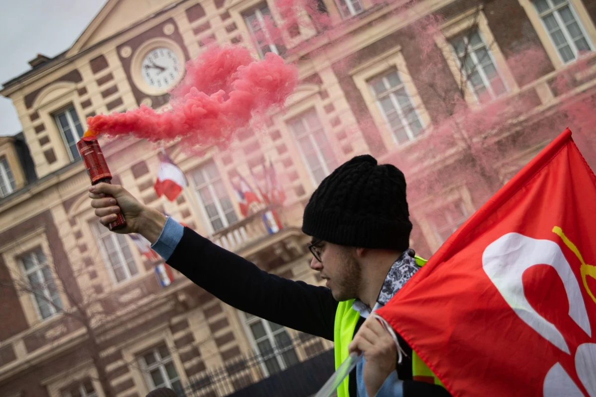 Retraites: après les éboueurs, les raffineurs pourraient être réquisitionnés en cas d'arrêt