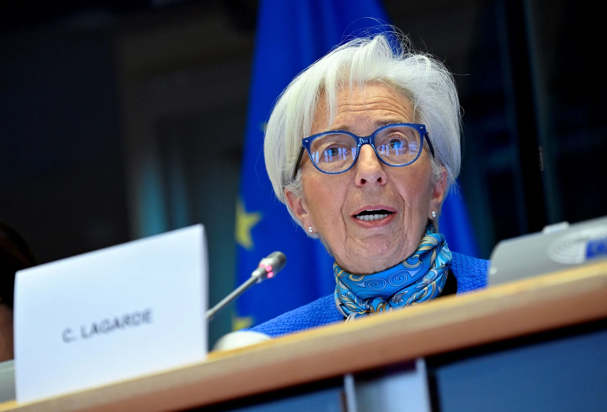 Les turbulences financières créent des risques pour l'économie, dit Lagarde