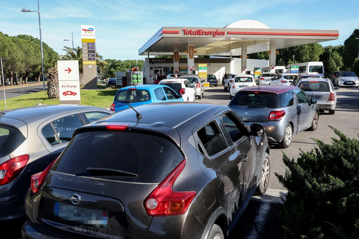 Retraites: Des stations-service à sec pour la première fois depuis le début des grèves