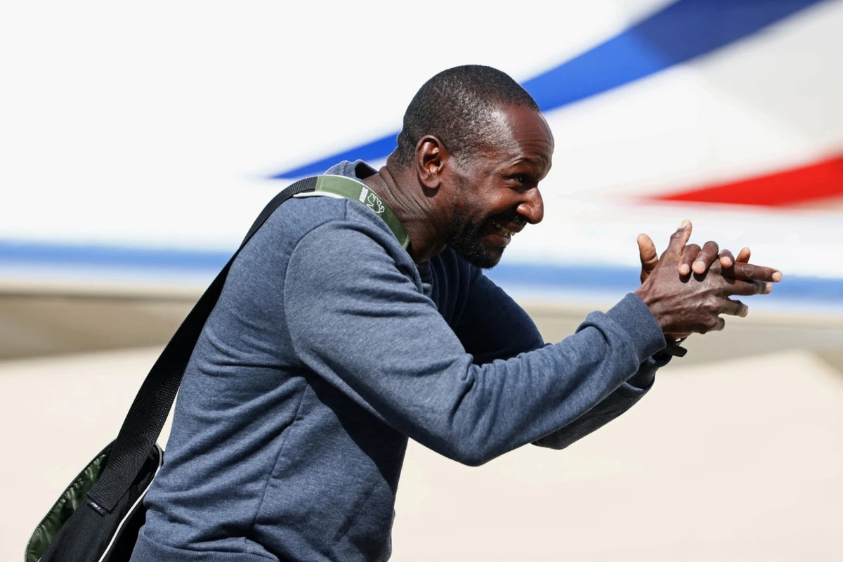 Le journaliste français Olivier Dubois, ex-otage au Sahel, arrivé en France