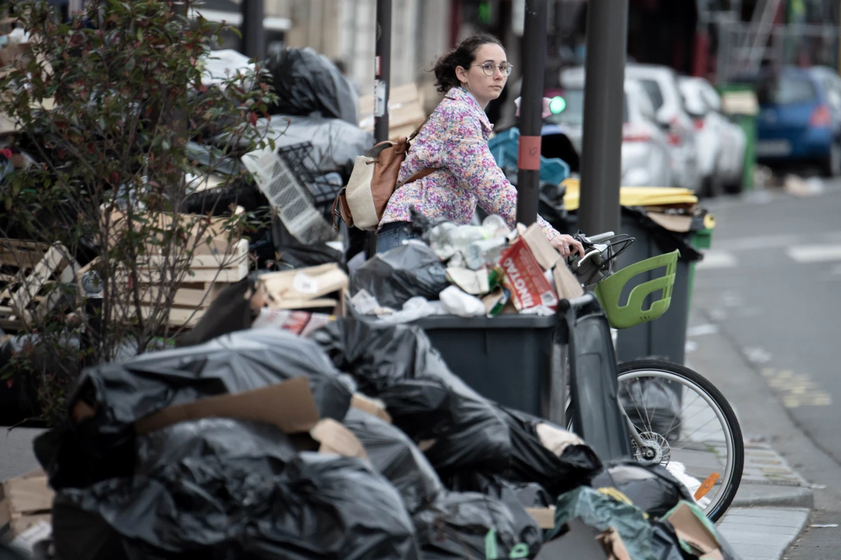 Déchets à Paris: la grève suspendue par la CGT, qui espère remobiliser