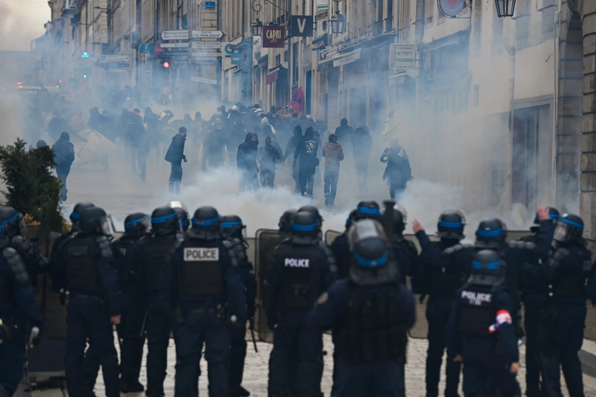 Plus de 120 000 blessés par des policiers lors de manifestations depuis 2015 dans le monde