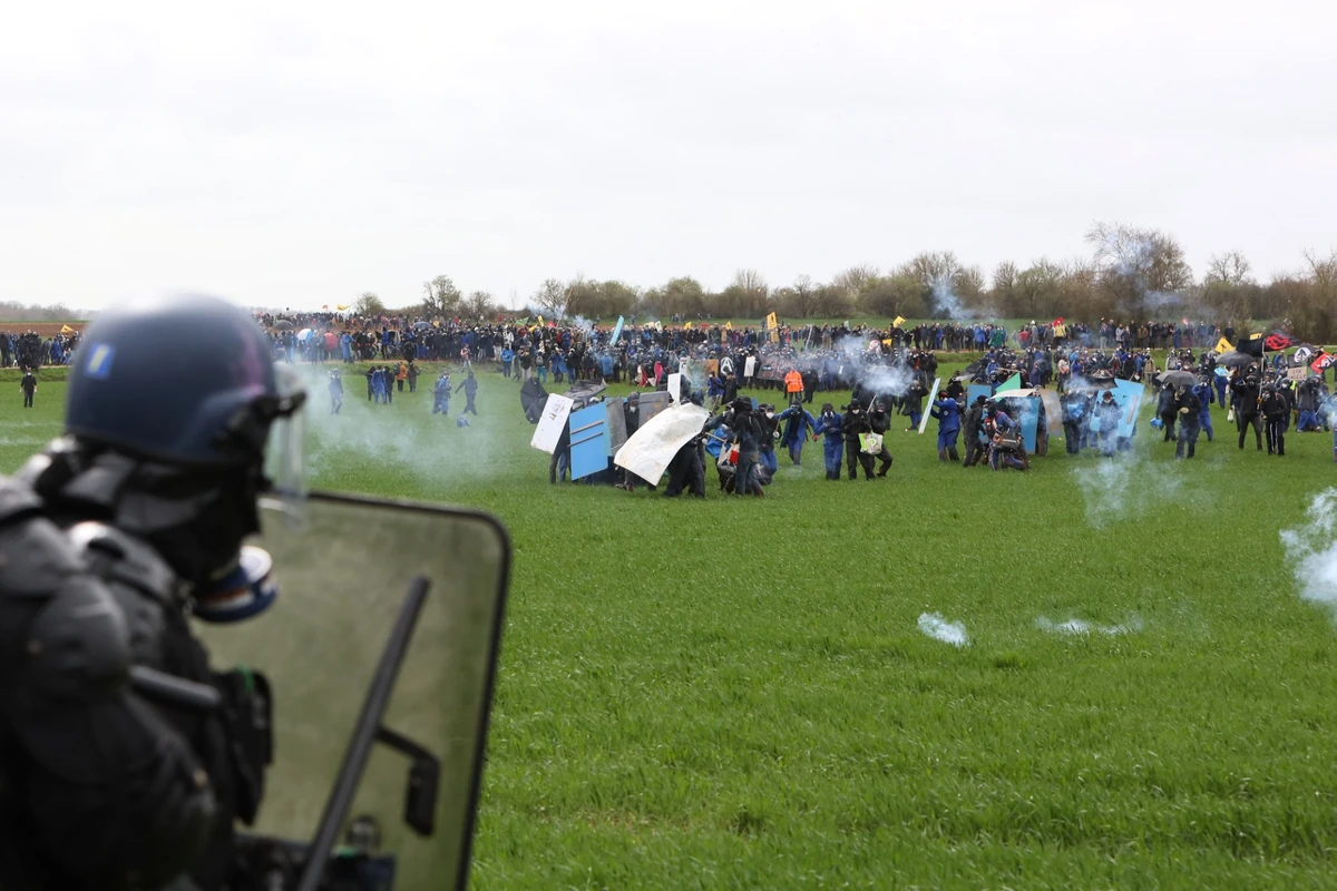 France: Pronostic vital engagé pour un manifestant opposé au projet de «bassines»