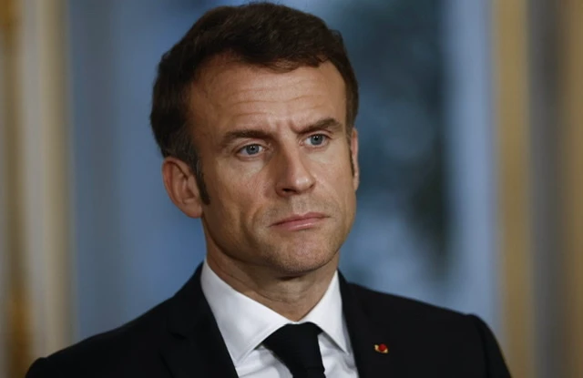 Retraites: L'exécutif cherche une voie de sortie dans un climat électrique