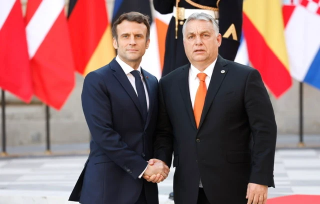 Macron reçoit Orban à dîner lundi avant un Conseil européen