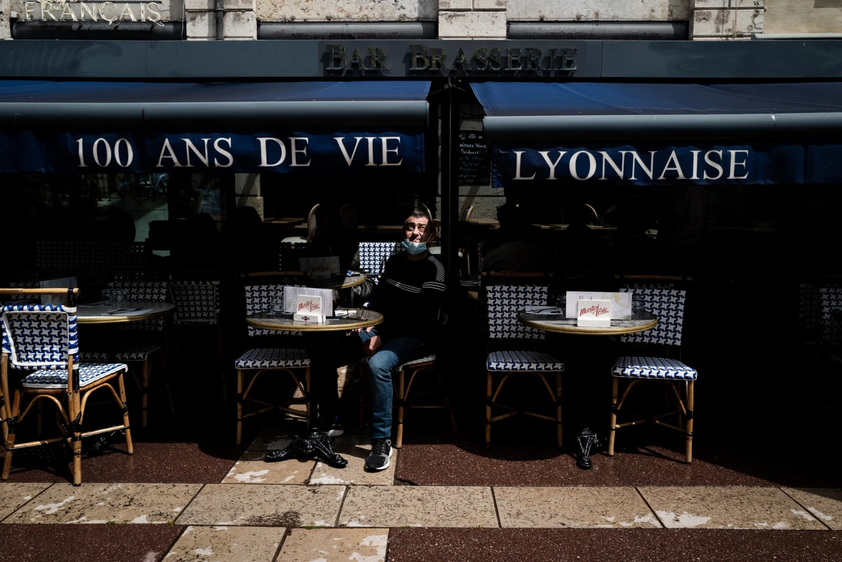 Les restaurants lyonnais éteignent la lumière pour dénoncer le coût de l'énergie