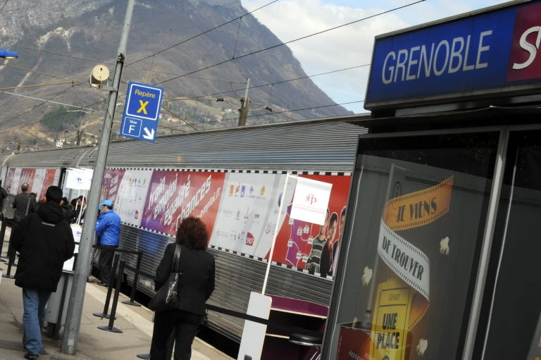 Accident de bus en Isère : 14 blessés, dont deux grièvement
