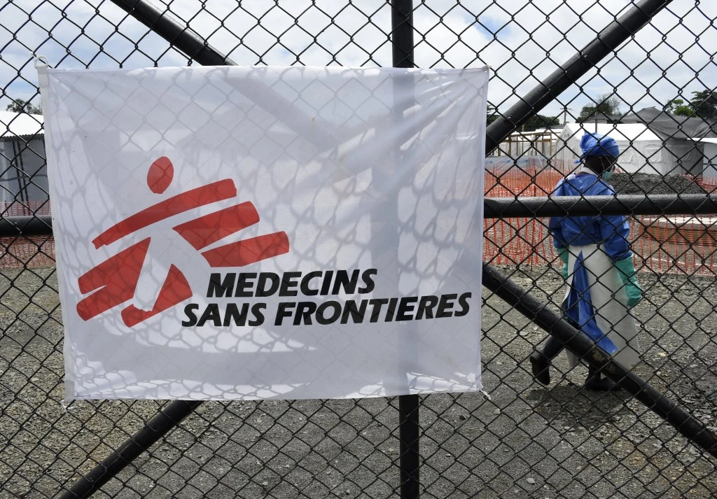 Des migrants expulsés d'Algérie «abandonnés» dans le désert nigérien, dénonce MSF