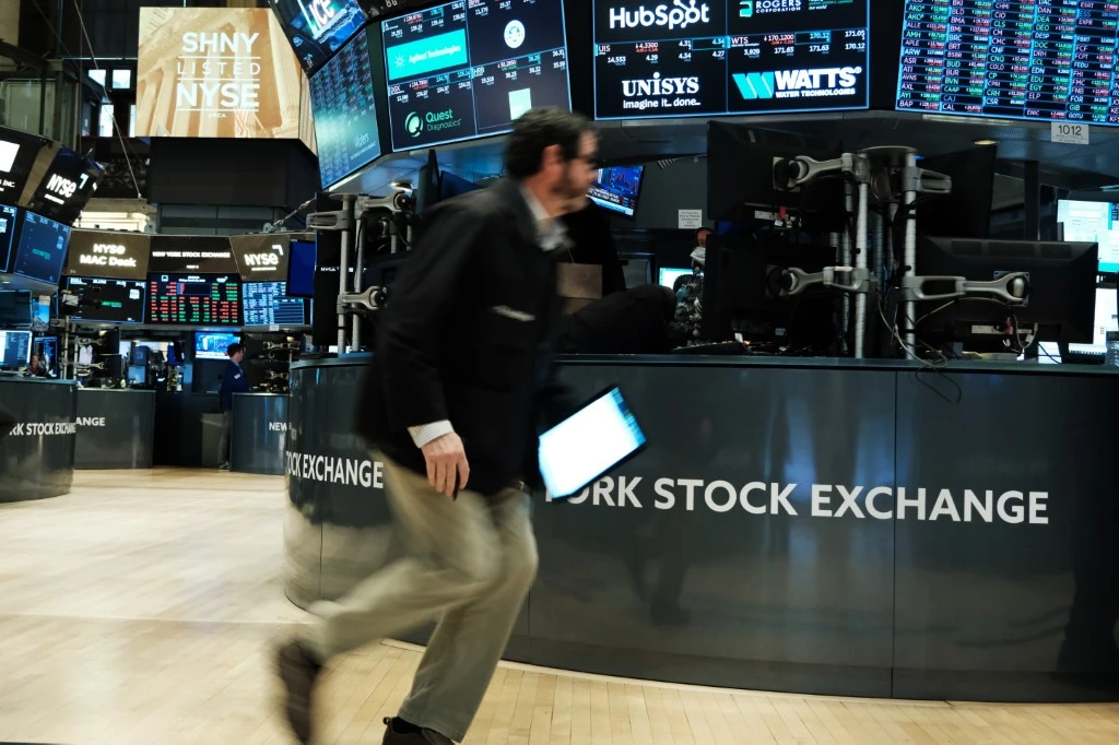 Les Bourses européennes amplifient leur chute, les banques plongent