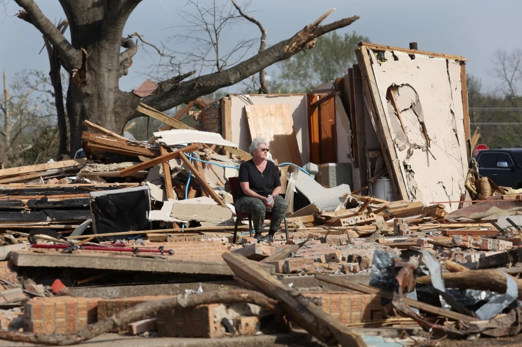 Biden se rend vendredi dans une localité du Mississippi récemment dévastée par une tornade