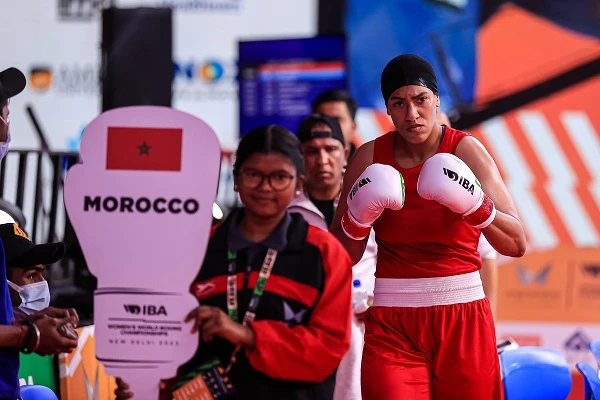 Khadija Mardi s'envole vers la finale des Mondiaux de boxe