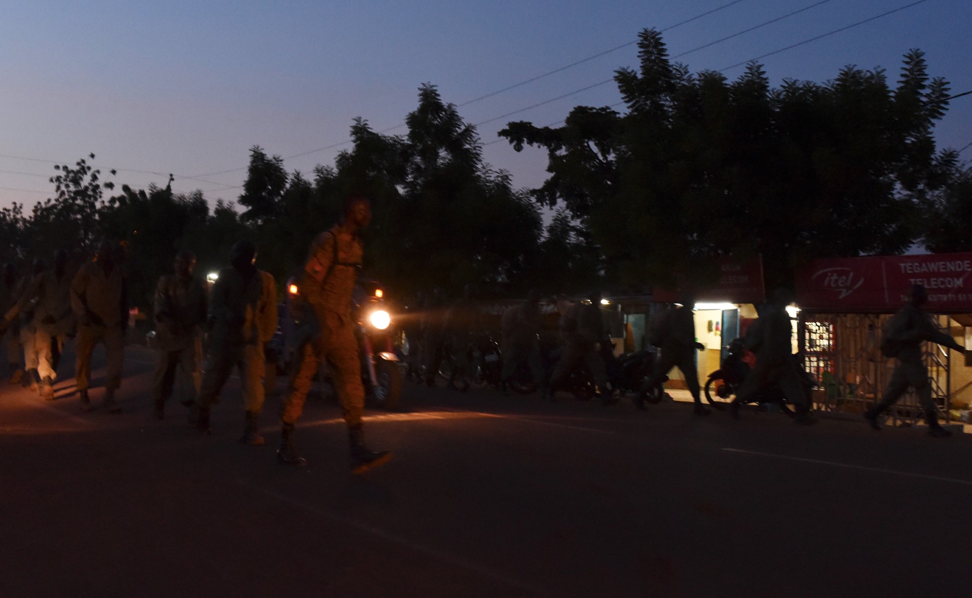 Burkina: une soixantaine de civils massacrés par des hommes en tenue de l'armée