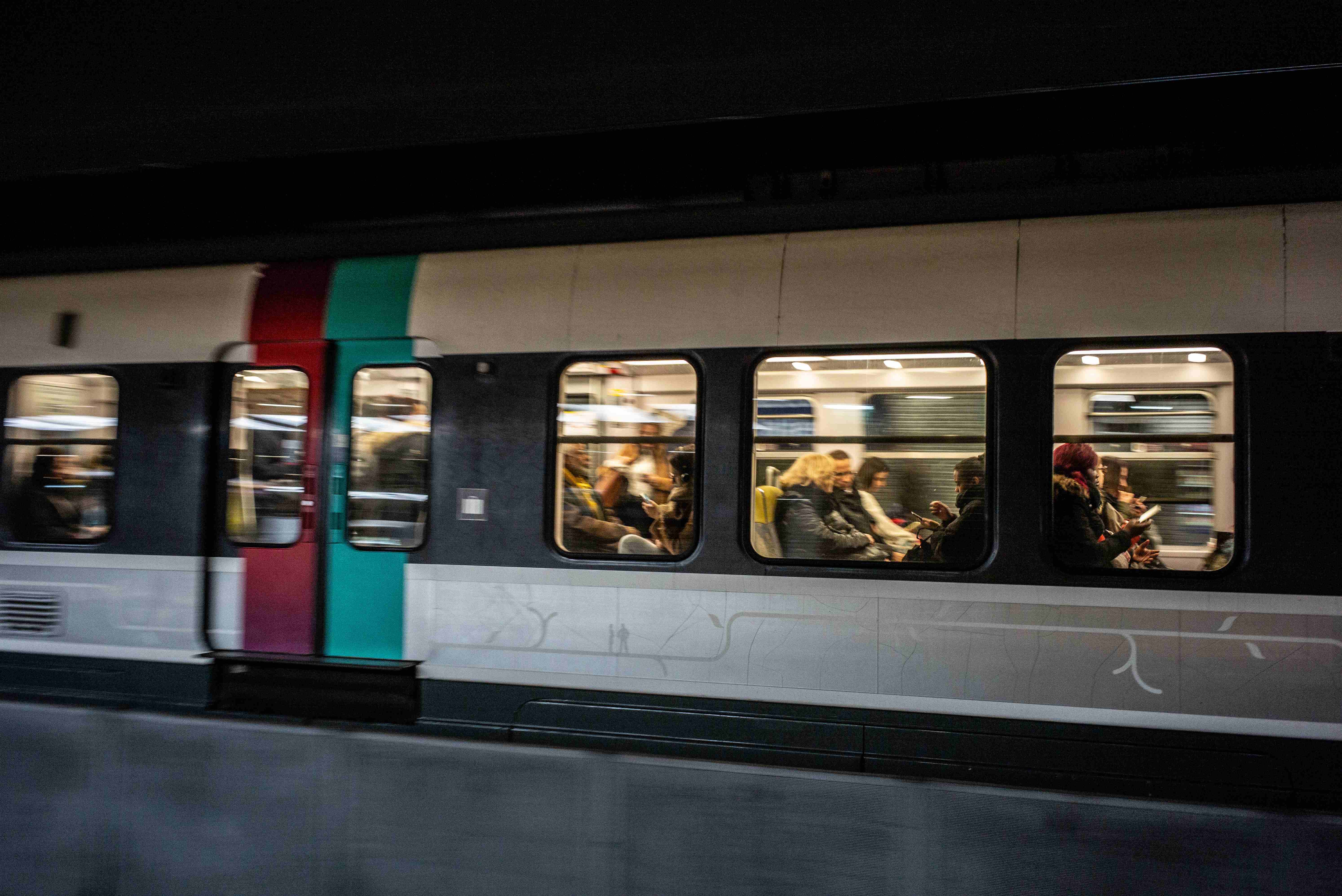 A moins de 500 jours des JO-2024, les transports parisiens au défi du handicap