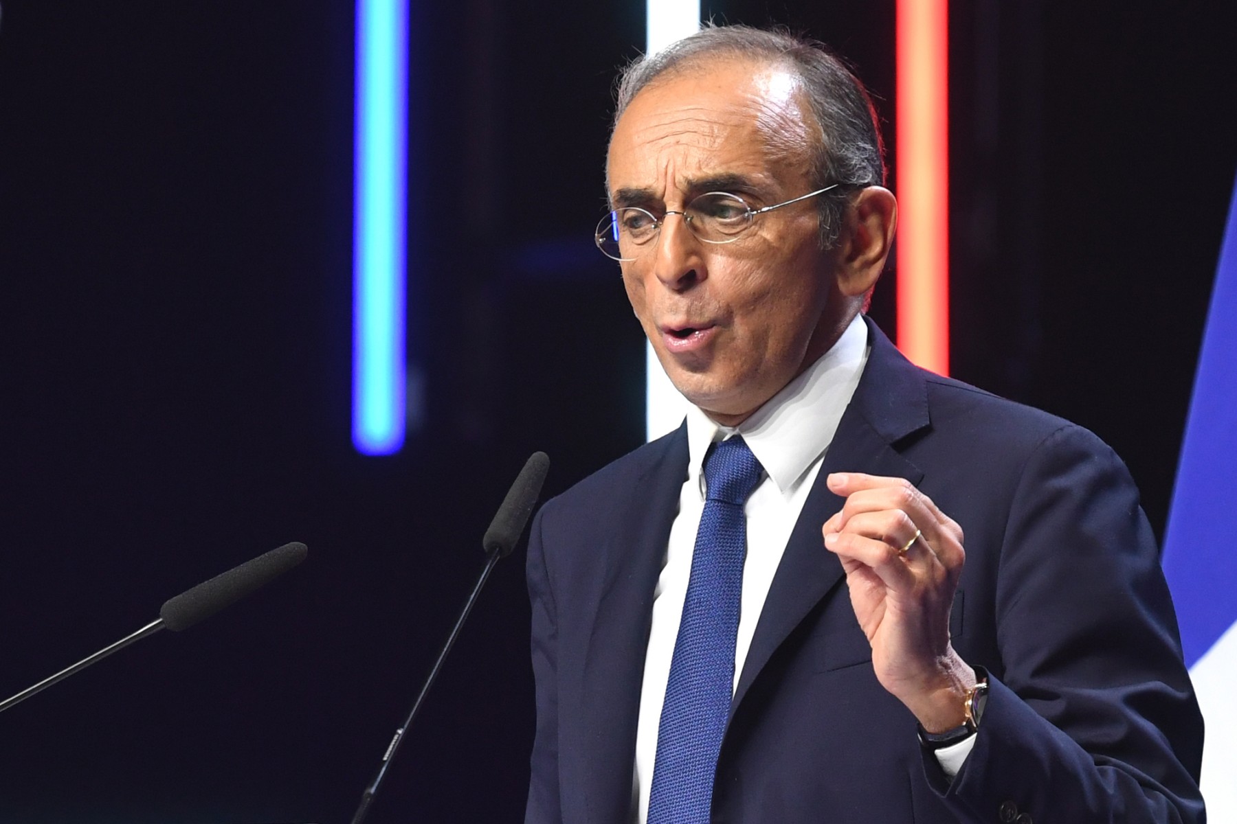 Pour Zemmour, une tournée littéraire et des interrogations politiques