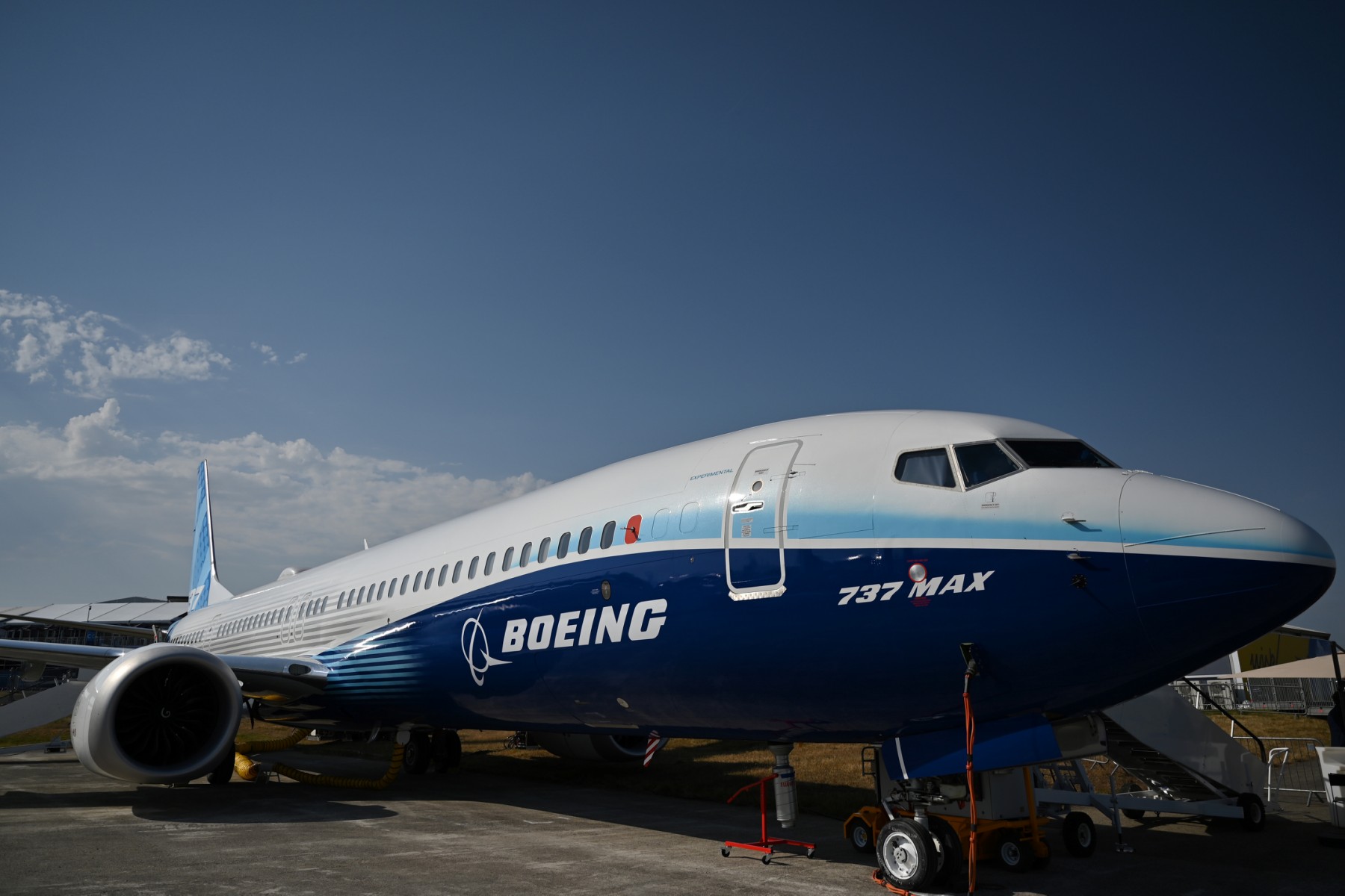 Avec les livraisons du 737 MAX de nouveau entravées, Boeing chute à Wall Street