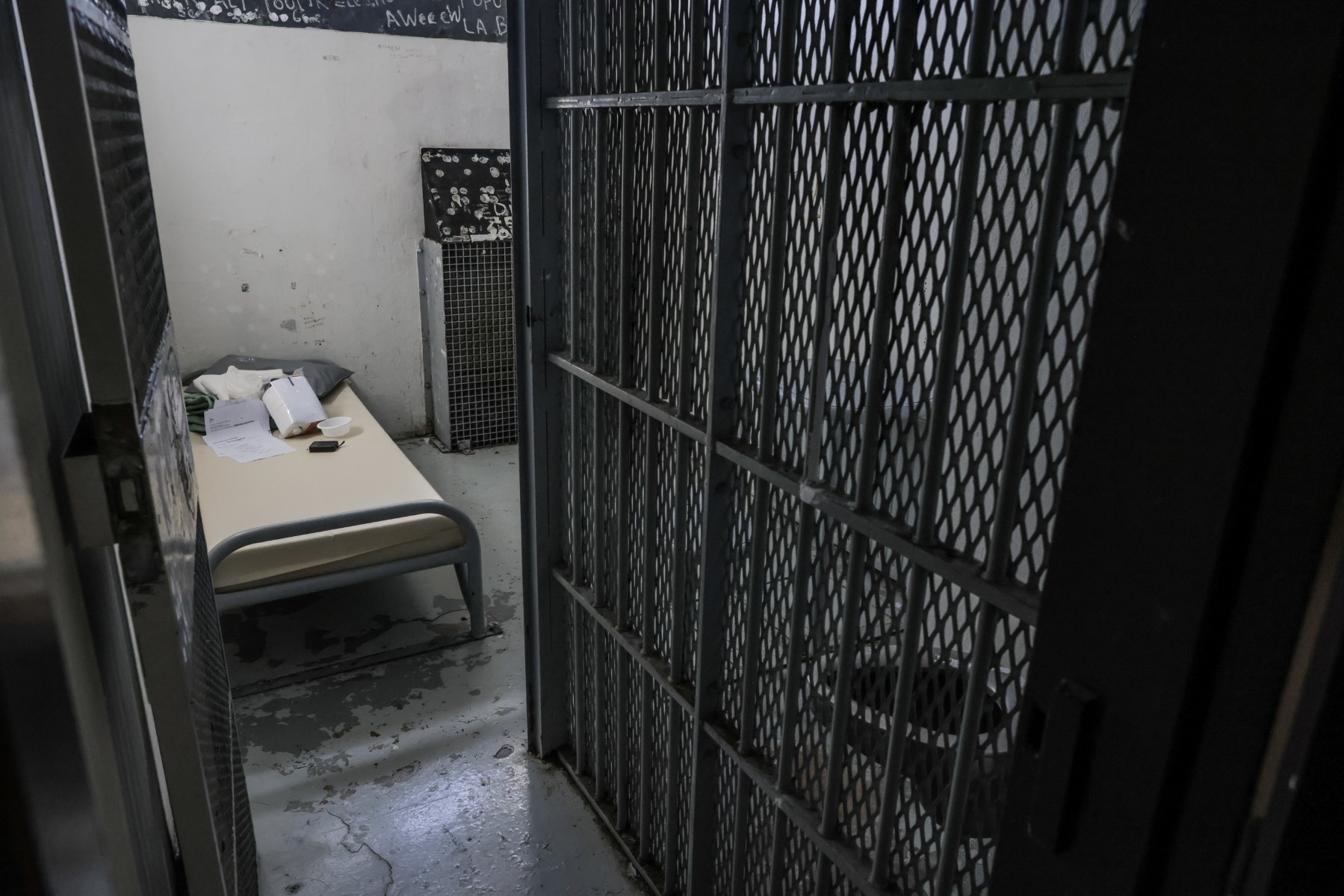 Prisons: 73080 détenus au 1er avril en France, un record