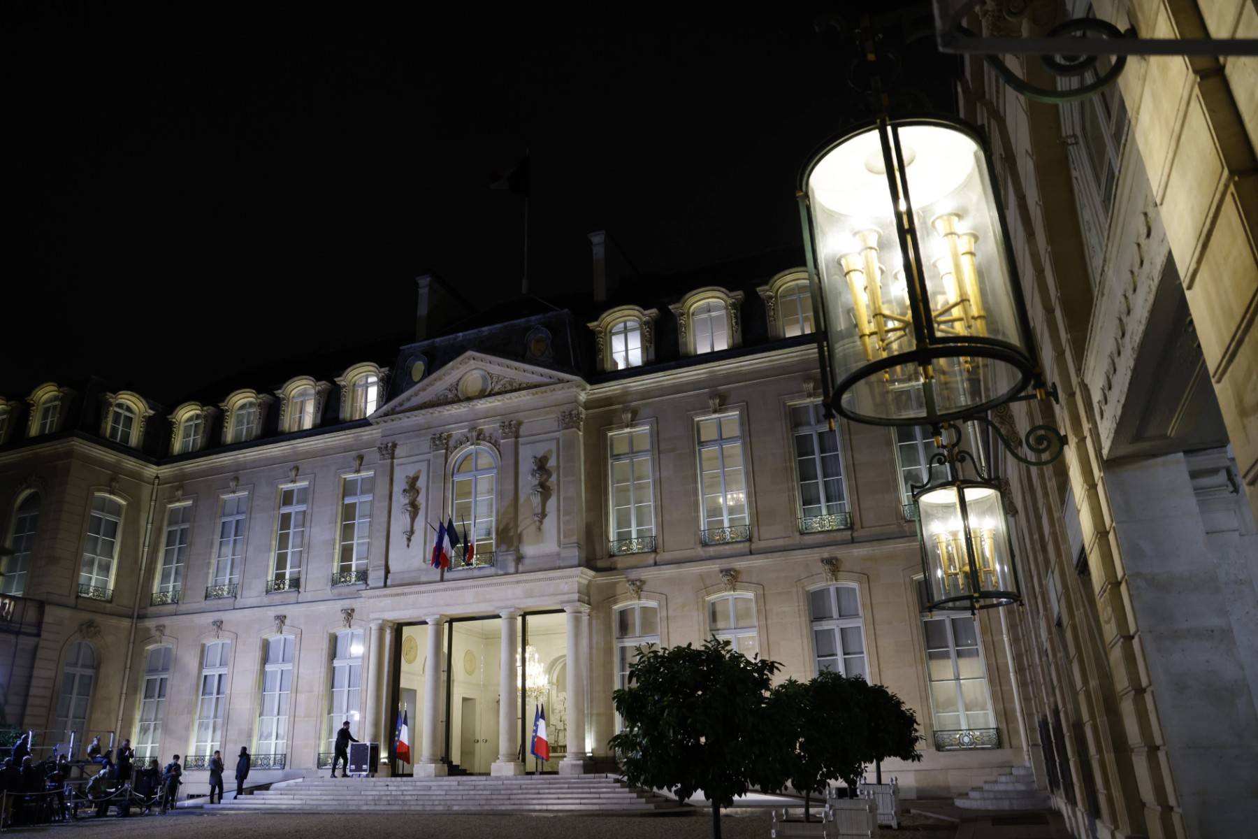 Cette photographie prise le 10 novembre 2022 montre la façade intérieure et la cour du palais de l'Elysée, à Paris (Photo de Ludovic Marin / AFP)