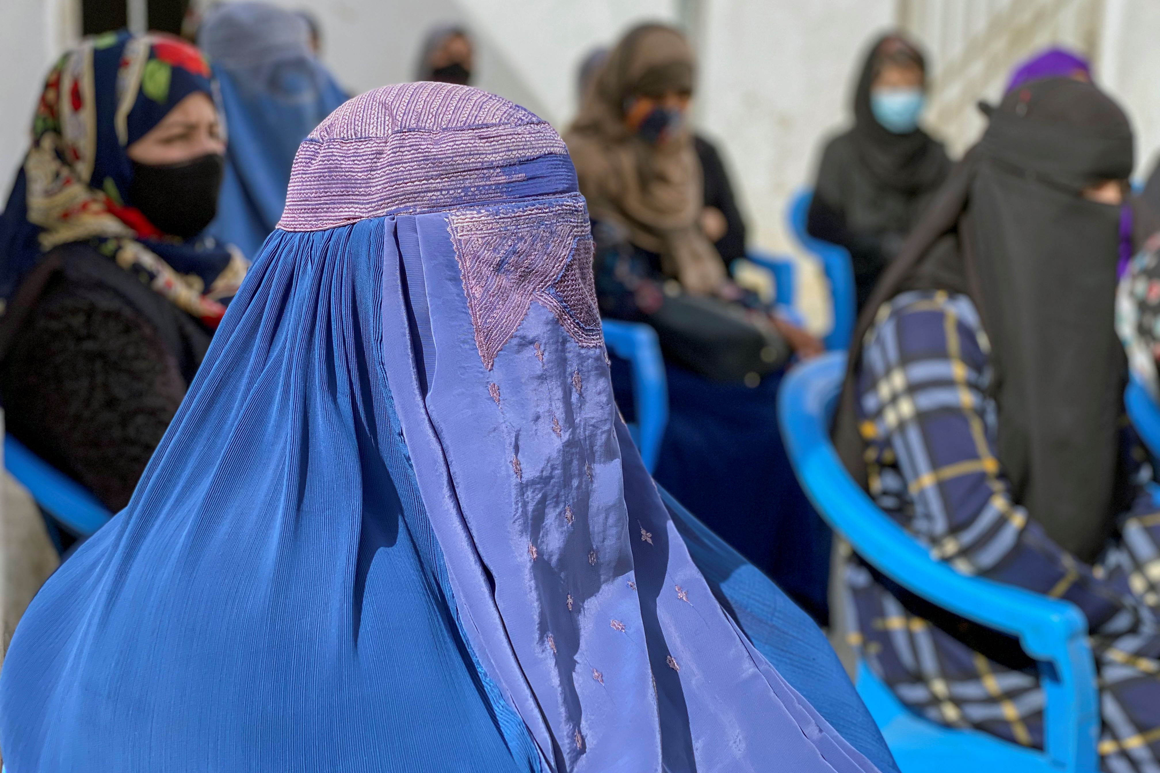 L'interdiction pour les Afghanes de travailler avec l'ONU contrevient à sa charte, dénonce l'organisation