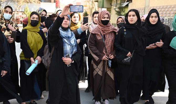 Femmes afghanes : 350 personnalités demandent un «programme d'accueil humanitaire d'urgence»