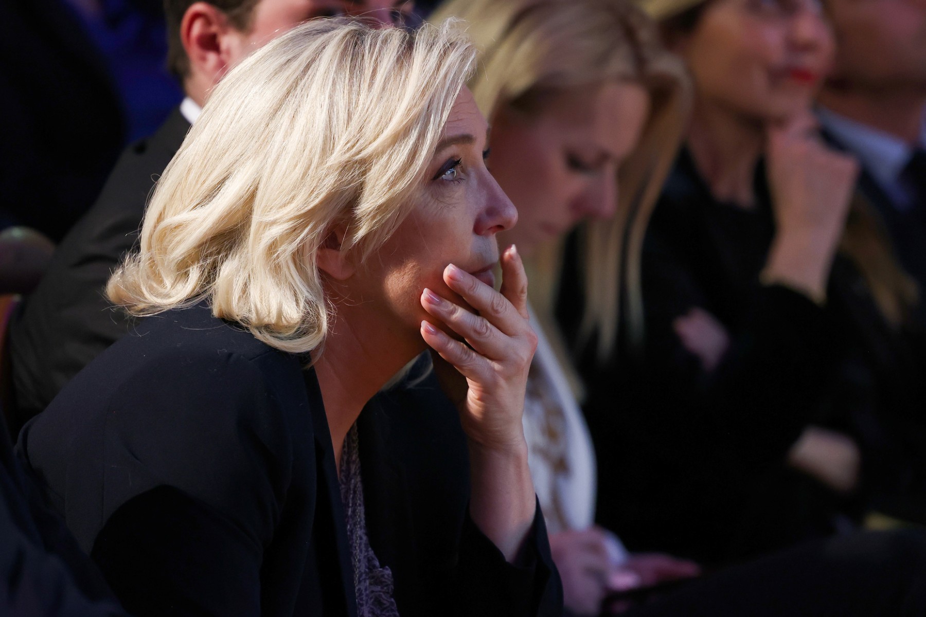 Les oppositions étrillent Macron avant son intervention lundi