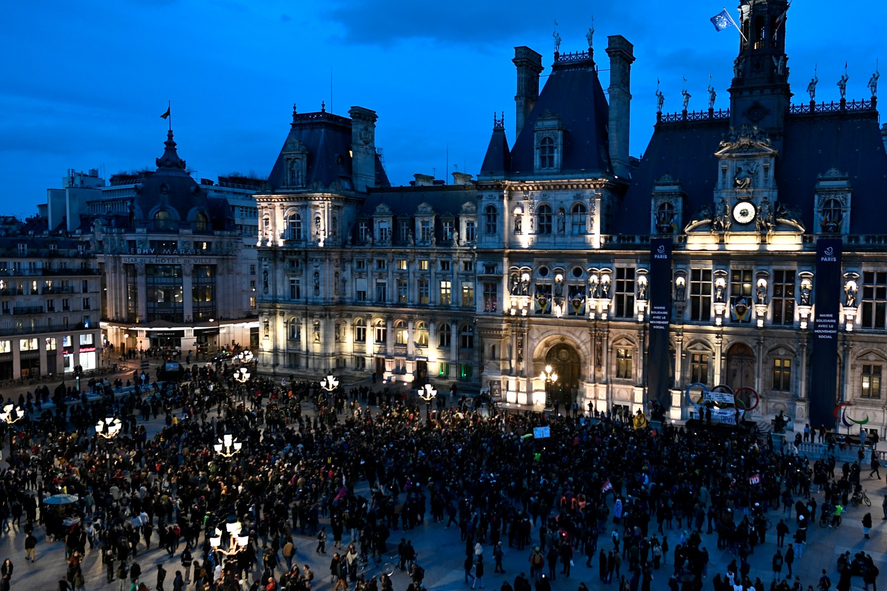 Rassemblements nocturnes à Paris: La justice ordonne au préfet de publier les interdictions en amont